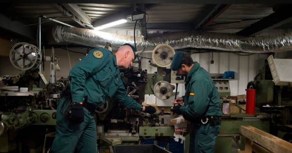 Spil van illegale sigarettenfabriek Zuilichem voor de rechter; politie pakte hem op in Spanje - BD.n