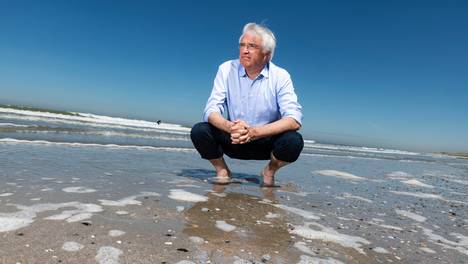 INTERVIEW. Op Hemelvaart richting kust? Gouverneur Decaluwé raadt het u af: “Wie zomer wil redden blijft er morgen weg” 