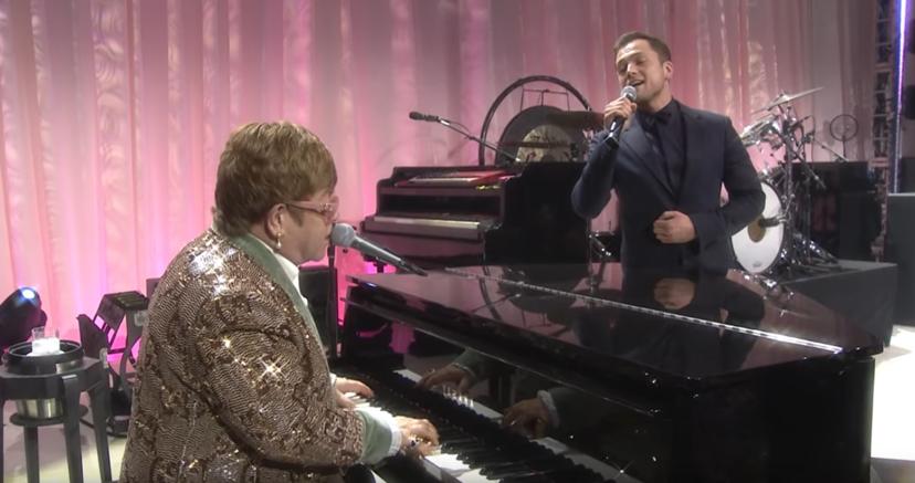 Zien: Rocketman-ster Taron Egerton zingt duet met Elton John