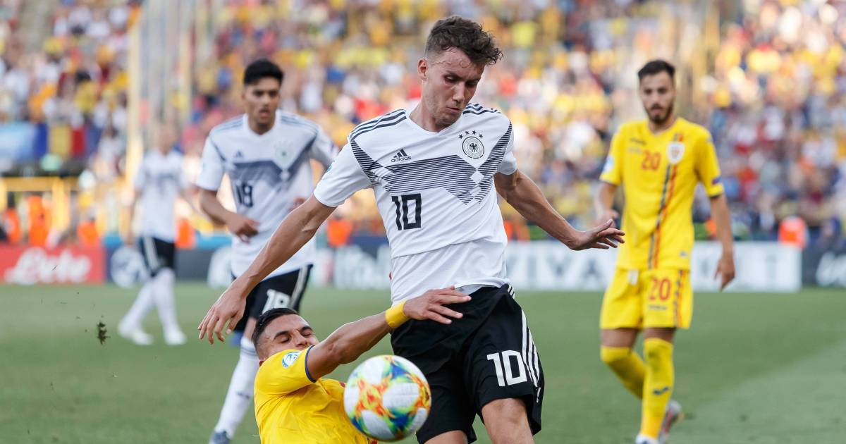 Duitsland onder-21 dankzij late goals opnieuw in EK-finale ...