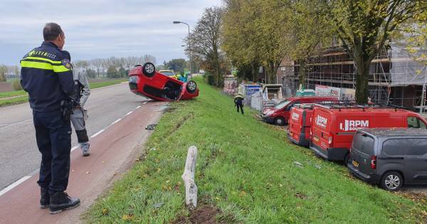 Auto belandt op de kop bij ongeval in Huissen, bestuurster gewond.