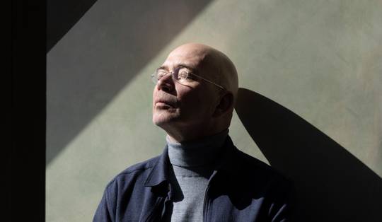 ‘Het ís prachtig, maar tegelijk heb ik liefdesverdriet, alsof ‘Joe Speedboot’ niet meer van mij is’: Tommy Wieringa over de verfilming van zijn boek