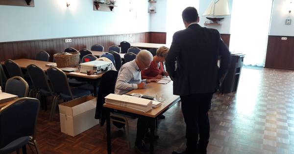 Stembureaus in Heteren geopend ‘Al best een hoge score in een uur’