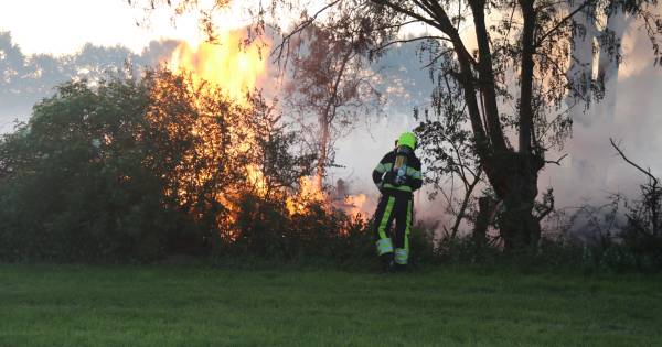 Brandweer blust twee brandjes in Middelaar