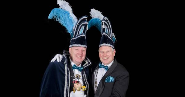 Ridder Tonny voert Keistenen Agelo aan