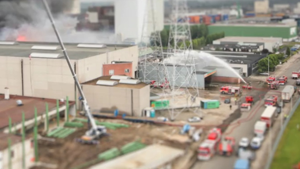 Brandweer Antwerpen Wenst U Fijne Feestdagen Met Tilt Shift Filmpje De Morgen