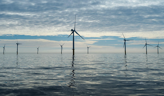 Veel duurzame energie wordt geproduceerd op plekken waar niemand woont. De vraag is daarom: hoe krijgen we deze goedkope elektriciteit op de juiste plek en tijd bij de gebruikers?