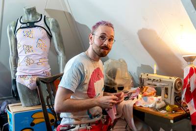 Ondergoed voor namaakpenis in nieuwe LHBTQ-kledingzaak in Arnhem