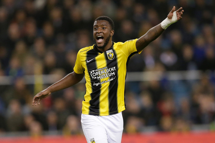 Riechedly Bazoer is in genade aangenomen bij Vitesse. 
Na zijn rentree in de bekerwedstrijd tegen De Graafschap volgt nu een basisplaats tegen FC Emmen. 

© Getty Images