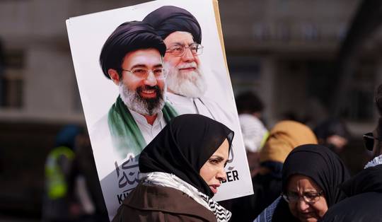 Mossad wist Netanyahu en Trump ervan te overtuigen dat snelle val Iraans regime mogelijk was