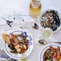Bouillabaisse: gevulde vissoep met rouille en croutons