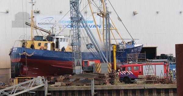 Grote brand in kotter bij scheepswerf in Yerseke | Zeeland - BN DeStem