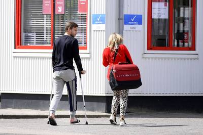 Veltman 6 tot 9 maanden buitenspel met gescheurde kruisband