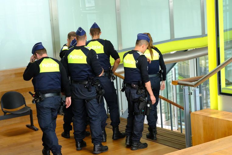 Antwerp-hooligans riskeren tot 7 jaar cel | Mortsel ...