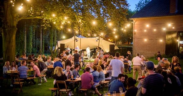 'Alleen maar leuke mensen' op Proostfeest Vessem | Eindhoven - Eindhovens Dagblad