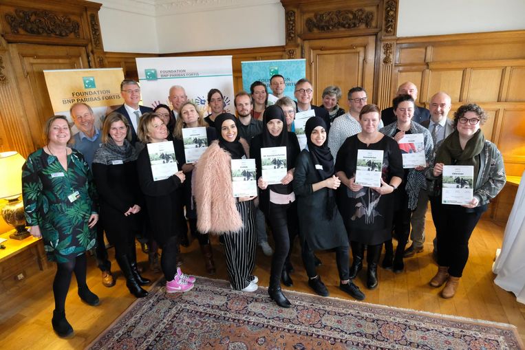Bnp Paribas Fortis Ondersteunt Ondewijsprojecten Voor Kansarmen Antwerpen In De Buurt Hln