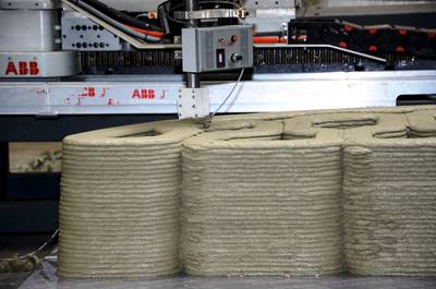 Betonnen loopbrug rolt uit de 3D-printer