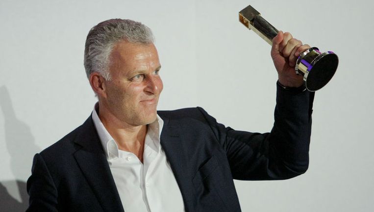 cor van hout verdiende tonnen aan boek het parool