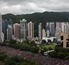 Straten van Hongkong weer vol met betogers tegen groeiende invloed China: ‘Dit zijn er zeker een miljoen’