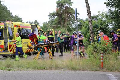 Traumahelikoper ingezet nadat twee groepen wielrenners op elkaar botsen