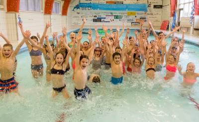 Zwembad Dolfijn in Nieuwerkerk is in nood