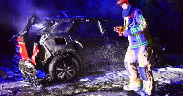 Brand verwoest auto in Budel-Dorplein | Brabant - Eindhovens Dagblad