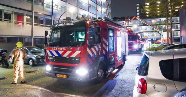 Volgens de Veiligheidsregio is de woning vanwege rook- en roetschade tijdelijk onbewoonbaar.