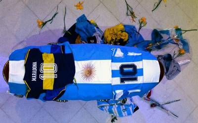 En émoi, l'Argentine adresse un dernier adieu à sa légende Maradona, des incidents avec la police