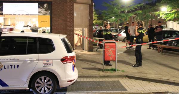 Politie doet onderzoek naar overval op Veenendaals cafetaria .