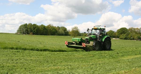 Man dood door kantelen tractor | Binnenland - AD.nl