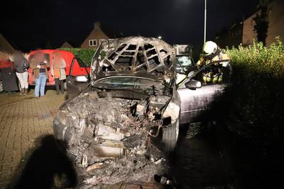 Auto brandt uit in Eck en Wiel