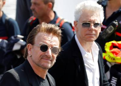 U2-bassist Adam Clayton vader geworden
