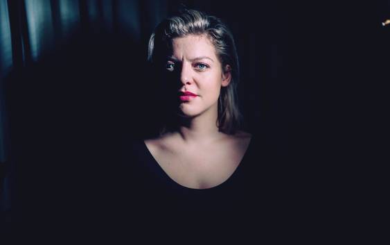 Ella Leyers: ‘Soms moet ik mij echt bedwingen om de autosleutel niet uit het contact te trekken als ik 120 rijd op de snelweg’