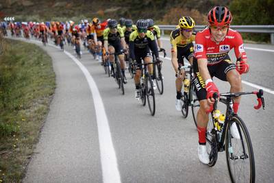 KOERS KORT. Positieve dopingtest in Giro - Vuelta-peloton trekt zondag niét naar Tourmalet