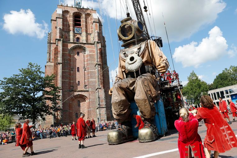 Afbeeldingsresultaat voor drukte bij de reuzen in Leeuwarden