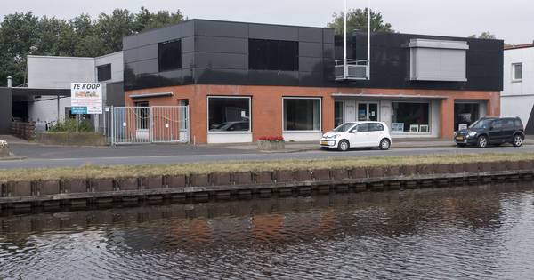 Na motoren pronken voortaan fietsen in voormalige showroom van Oude Monnik Motors in Vroomshoop - Tu