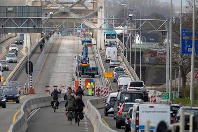 Spitsmijders op Waalbrug melden zich massaal