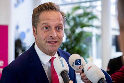 Minister De Jonge omarmt  idee van 8-jarige Benjamin voor zwaaistenen: ‘Hartverwarmend’