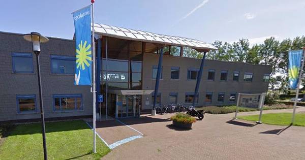 Gemeentehuis Nieuwkoop beklad: 'Azc weg ermee' | Groene Hart - AD.nl