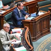 Kamerdebat over pensioenhervorming kort na middernacht tijdelijk stopgezet