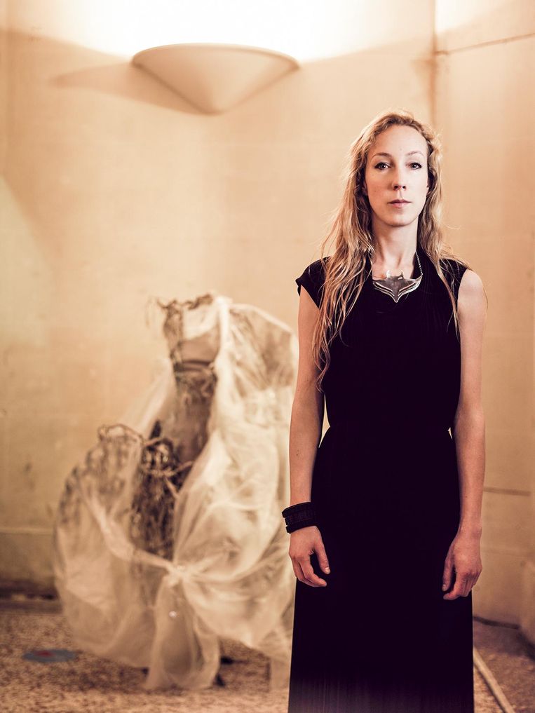 Mode Ontwerper Iris Van Herpen Ik Zoek Materiaal Dat Leeft Het Parool