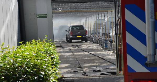 Auto in brand in caravanstalling Bavel | Breda - BN DeStem