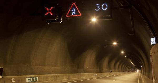 Westerscheldetunnel weer afgesloten na ongeluk.