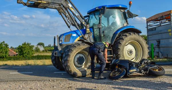 Motorrijder gewond bij ongeluk met tractor in Randwijk