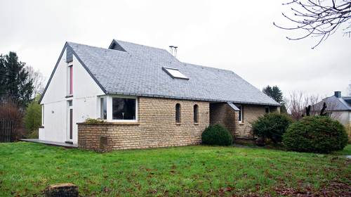 Vrouwen in minirokjes, alcohol en lachgas