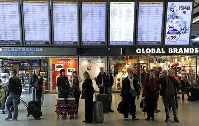Man neergeschoten op Schiphol na dreigen met mes