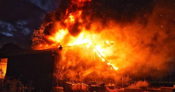 Schuur volledig afgebrand na uitslaande brand in Oisterwijk.