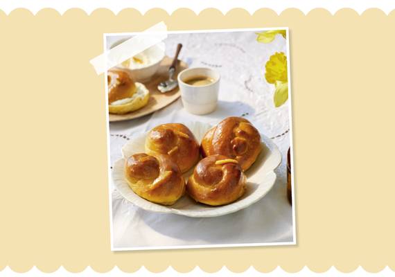 Paasbrood: luchtige wortel-sinaasappelbroodjes