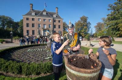 De Duitse keizer plant na 100 jaar bloembollen