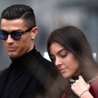 Deze keer geen ‘hoax’: Cristiano Ronaldo en Georgina Rodríguez getrouwd in Portugese kustplaats